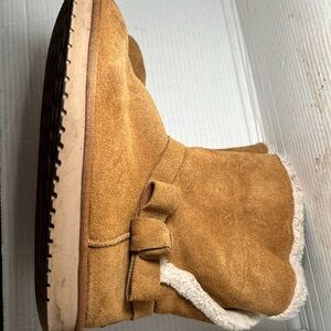 Koolaburra by UGG Tan Arlena Ankle Boots with Bow